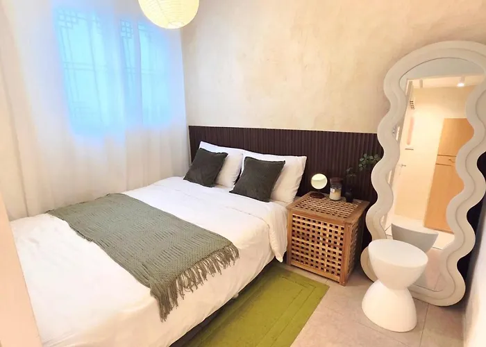 Lush In With 4 Beds, 3 * ソウル特別市