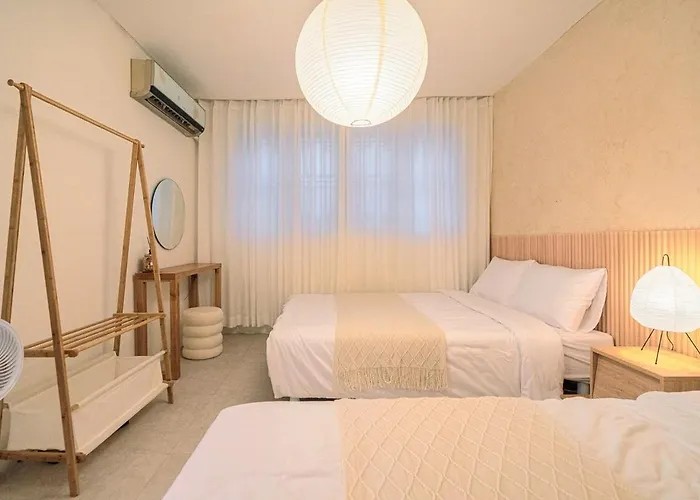 Lush In With 4 Beds, 3 *