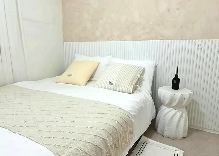 Lush In With 4 Beds, 3 * ソウル特別市