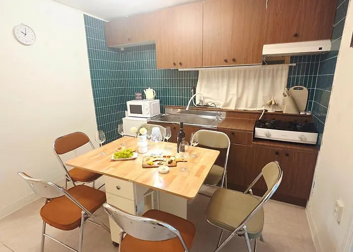 Lush In With 4 Beds, 3 アパート