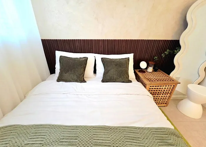 Lush In With 4 Beds, 3