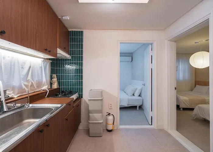 Lush In With 4 Beds, 3 *