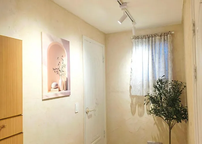 Lush In With 4 Beds, 3 アパート